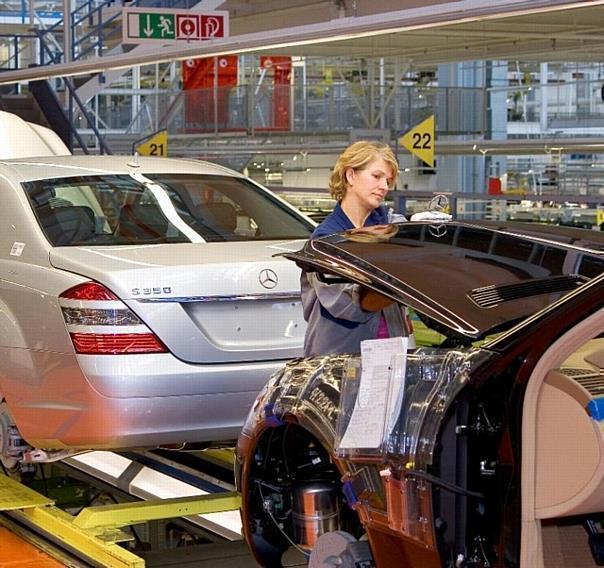 Mercedes-Benz S-Klasse: Montage Mercedes-Stern